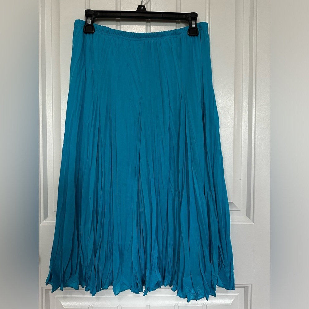 New Directions aqua Broomstick Crinkle Midi Skirt Size Medium EUC